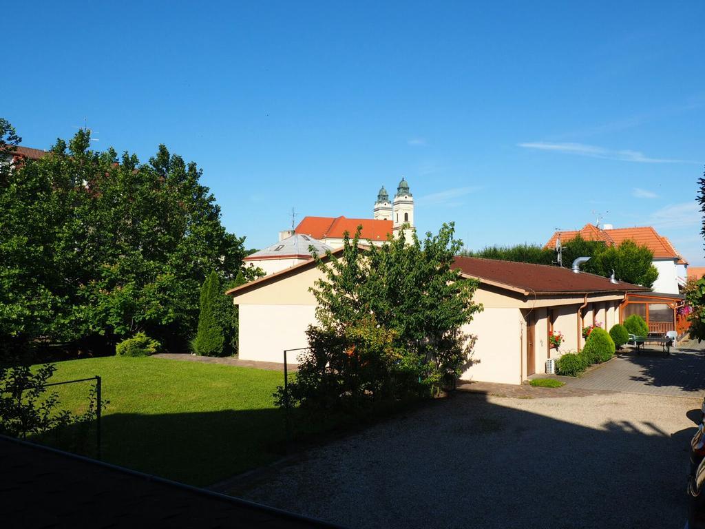 Penzion U Vlku Valtice Kültér fotó