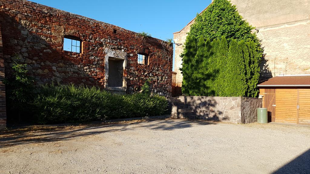 Penzion U Vlku Valtice Kültér fotó